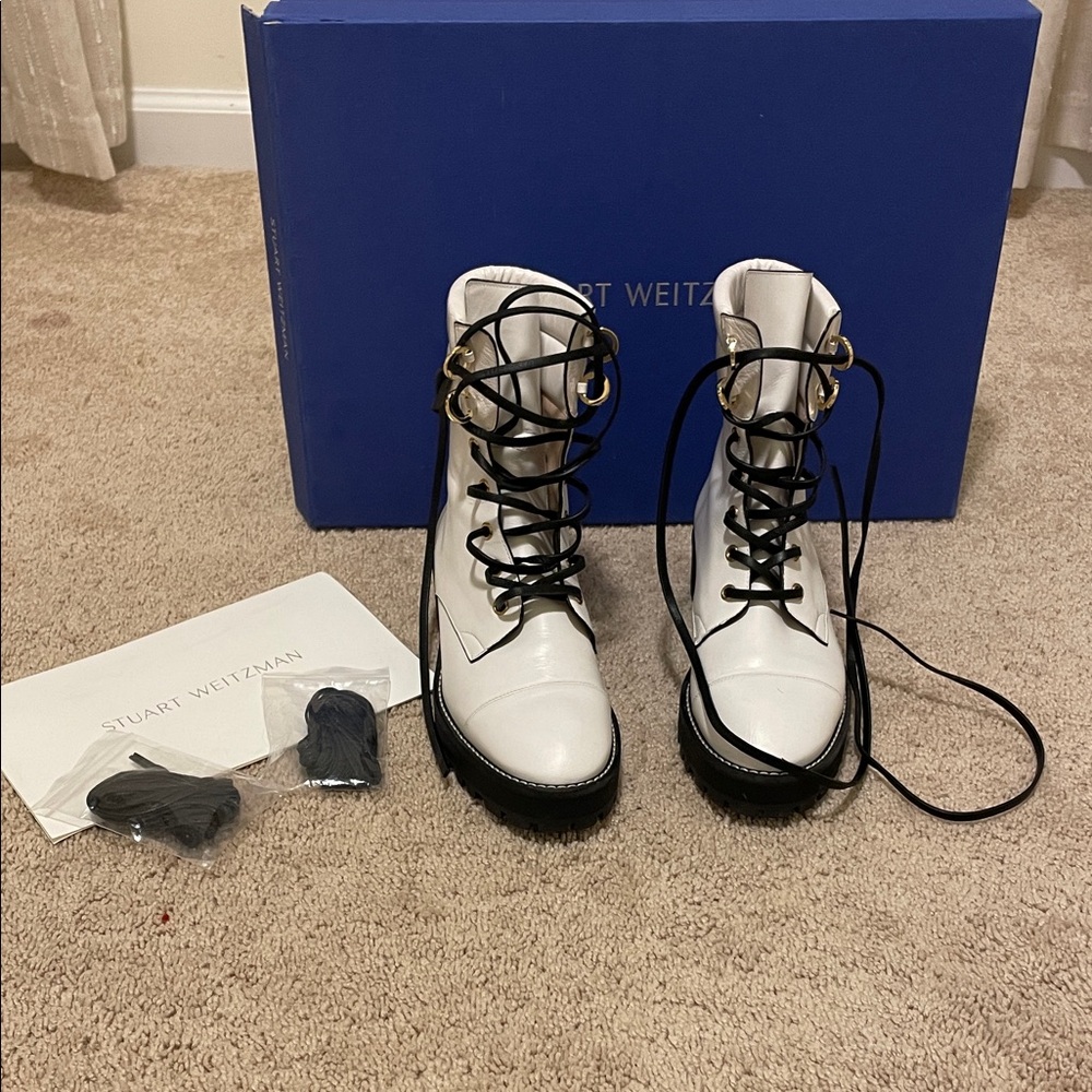Stuart Weitzman Lexy Snow Vigo. White Lace-Up Boots with Black Accents